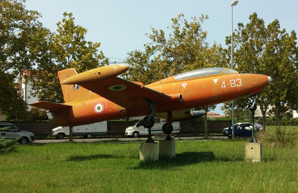 Aermacchi MB326 MM5428/4-83&nbsp;monument Associazione Arma Aeronautica