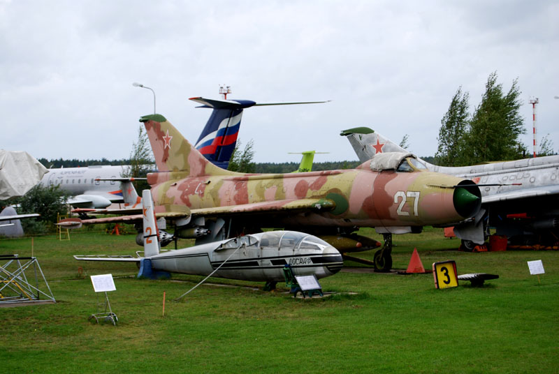 72&nbsp;Let L-13 Blanik and 27 Sukhoi Su-7BKL