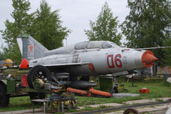 06 Mikoyan Gurevich MiG-21US