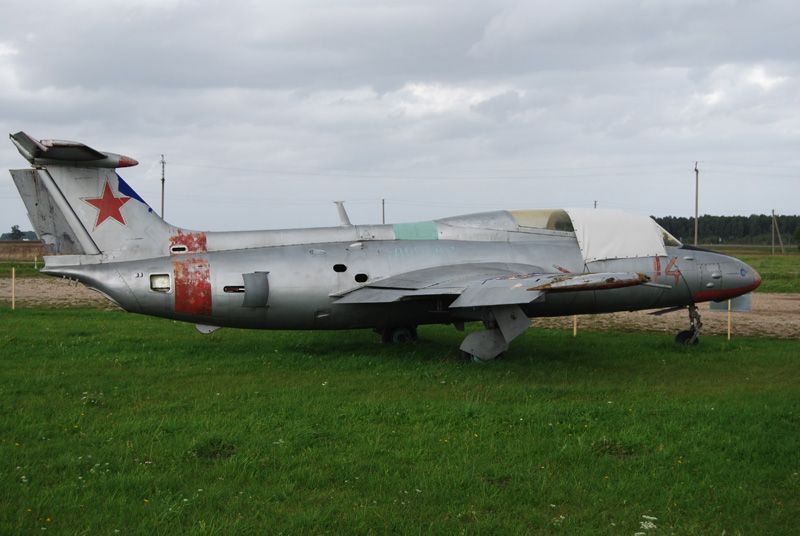 Let L-29 Albatross 14