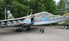 12 Sukhoi Su-25