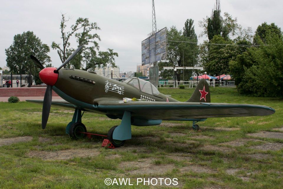 09 Yakolev Yak-50 (Yak-3 replica)