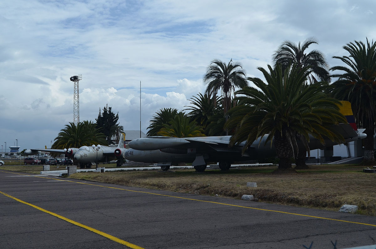 FAE405/BE-405 and FAE411/BE-411&nbsp;English Electric Canberra B.6