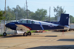 Beechcraft D-50 Twin Bonanza N10AM