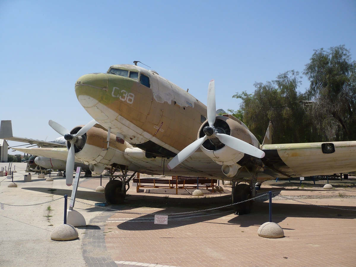 Douglas C-47B Dakota 038/4X-FNZ Israel Defence Force